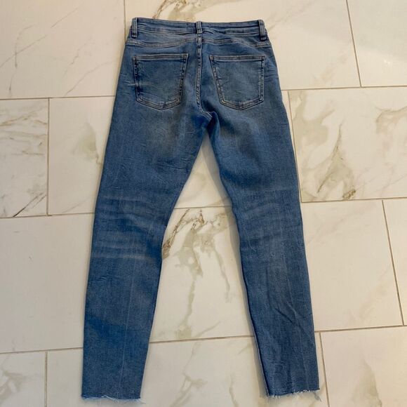 Zara Denim - Sz 6 Zara high waist 80s wash stretch distressed cropped jeans